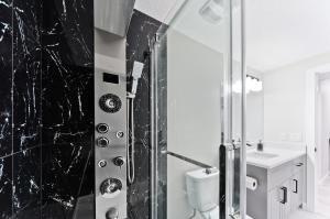 Ένα μπάνιο στο Executive Bliss Suites +14 φωτογραφίες