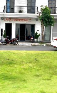 Tòa nhà nơi khách sạn tọa lạc