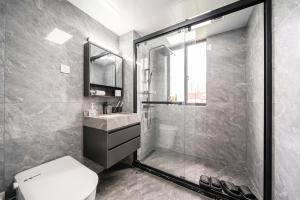 a bathroom with a shower and a toilet and a sink at 上海柠檬汁民宿 Shanghai lemon juic B&B-Shanghai Lemon Deluxe Room 外滩南京西路步行街 in Shanghai