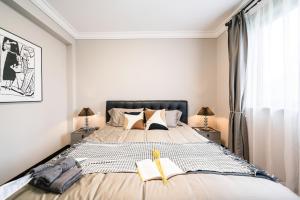 a bedroom with a large bed with a book on it at 上海柠檬汁民宿 Shanghai lemon juic B&B-Shanghai Lemon Deluxe Room 外滩南京西路步行街 in Shanghai