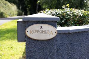 Sijil, anugerah, tanda atau dokumen lain yang dipamerkan di 'Ripponlea' Inistioge, stunning countryside home