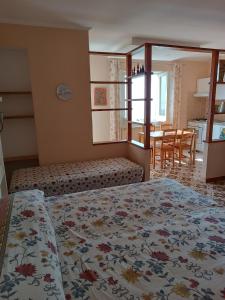 a hotel room with a bed and a dining room at Il rosmarino in Ischia
