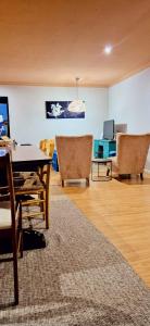 Posezení v ubytování The Green Door Cottage