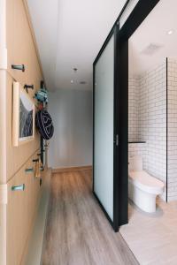 Ein Badezimmer in der Unterkunft Moxy Putrajaya