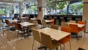 東横INN府中南武線南多摩駅前にあるレストランまたは飲食店