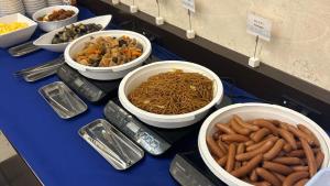 ホテルの敷地内または近くでの食事または食べ物