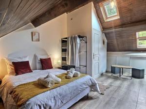 Ένα ή περισσότερα κρεβάτια σε δωμάτιο στο Maison Lumineuse et Moderne Paris Disney
