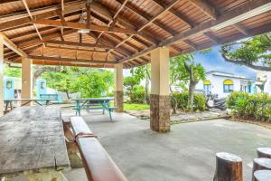 Garður fyrir utan Kenting Shen's Homestay