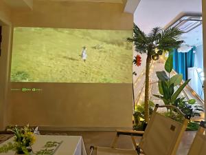 TV a/nebo společenská místnost v ubytování 连云港柒夕精品民宿 花果山店