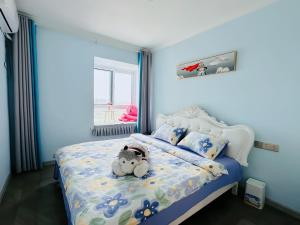 Postel nebo postele na pokoji v ubytování 连云港柒夕精品民宿 花果山店
