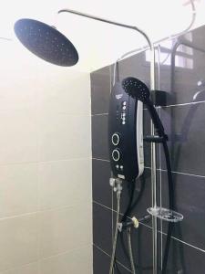 カンガーにあるBumiemas Homestay Kangar Perlisのバスルーム(ヘアドライヤー、シャワー付) +13枚の写真