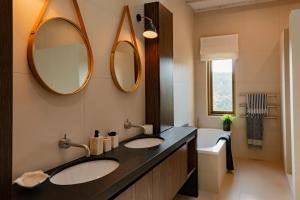 Phòng tắm tại Muriwai Estate +26 ảnh