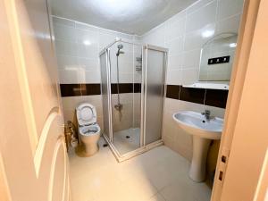 Et badeværelse på Beyazhan Otel + 4 billeder