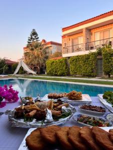 Jídlo v hotelu nebo okolí