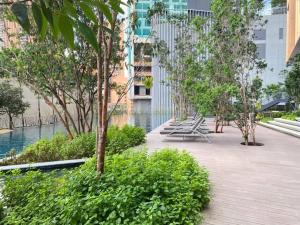 Zahrada ubytování Studio with Amazing KLCC View & Infinity Pool at Lalaport Bukit Bintang