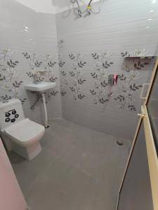 a bathroom with a toilet and a sink at Welcome Home Stay & Hotel Tapovan Rishikesh in Rishīkesh
