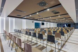 a conference room with rows of chairs and a podium at Grand Hotel View in Postira