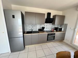 Cocon d'Ingril Penthouse vue mer的厨房或小厨房