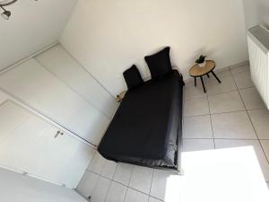 Cocon d'Ingril Penthouse vue mer客房内的一张或多张床位