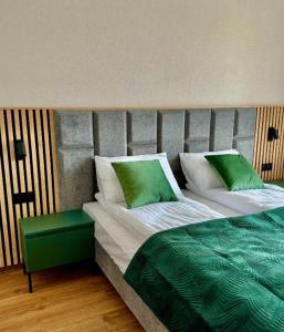 Łóżko lub łóżka w pokoju w obiekcie Akces APARTAMENTY KASPROWICZA 20C- BASEN, SAUNY, JACUZZI, SIŁOWNIA W CENIE - SCHWIMMBAD, SAUNEN, JACUZZI, FITNESSSTUDIO IM PREIS
