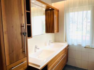 Koupelna v ubytování Maisonette Adelrun