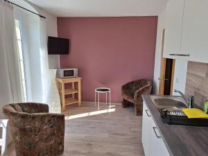 Kuchyň nebo kuchyňský kout v ubytování Hotel Heilbrunnen