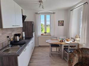Kuchyň nebo kuchyňský kout v ubytování Hotel Heilbrunnen