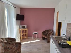 Kuchyň nebo kuchyňský kout v ubytování Hotel Heilbrunnen