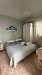 Giường trong phòng chung tại mondello lilla' room