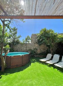 Bazén v ubytování Akrasi Manor - Corfu Village Living nebo v jeho okolí + 20 fotografií