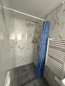 Ένα μπάνιο στο Maison Grand Paris avec jardin et parking privé proche RER B et M14 +20 φωτογραφίες
