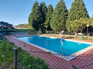 a swimming pool with a fence around it at Maison proche Fatima batalha in Reguengo do Fetal