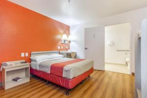 Ένα ή περισσότερα κρεβάτια σε δωμάτιο στο Motel 6-Phoenix, AZ - West