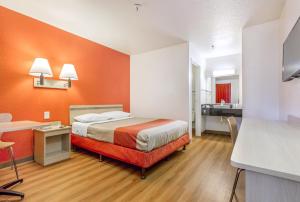 Krevet ili kreveti u jedinici u okviru objekta Motel 6-Phoenix, AZ - West