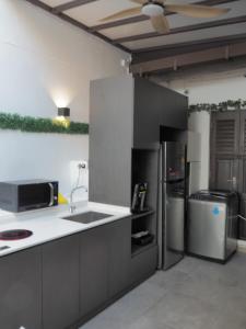 Kuchyň nebo kuchyňský kout v ubytování Coller Chinatown