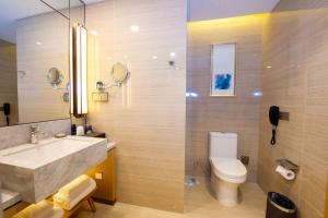 حمام في Century Runhua Hotel