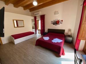 Voodi või voodid majutusasutuse Decadracma rooms toas