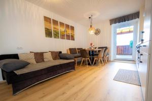 Posezení v ubytování Erlebnishof König-Kober + 30 fotografií
