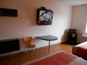 TV a/nebo společenská místnost v ubytování Motel 6-Jourdanton, TX