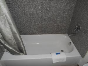 Koupelna v ubytování Motel 6-Jourdanton, TX