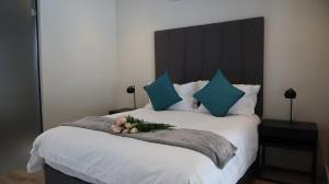 The Wantage Suites客房内的一张或多张床位