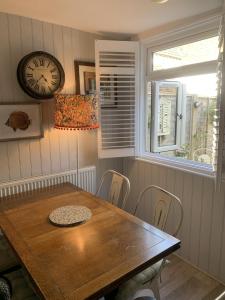 Фотография из галереи Marine Cottage в городе Уитстабл +18 фотографий