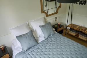 Postel nebo postele na pokoji v ubytování Habitación azul en casa con encanto