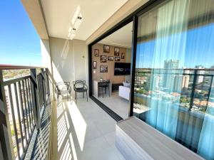 an apartment balcony with a view of the city at A Melhor Vista com Academia no Rooftop in Campo Grande