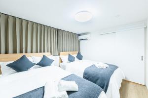 Giường trong phòng chung tại F2 Room懿 - 5 minutes from Ebisu cho -No elevator