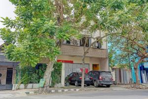 a car parked in front of a building at Kediri Homes Guest House in Kediri