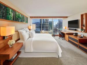 TV a/nebo společenská místnost v ubytování Fairmont Pacific Rim
