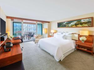 TV a/nebo společenská místnost v ubytování Fairmont Pacific Rim