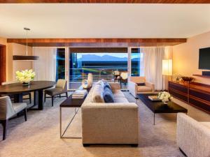Posezení v ubytování Fairmont Pacific Rim
