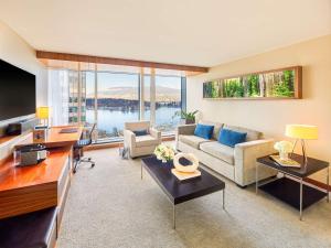 Posezení v ubytování Fairmont Pacific Rim